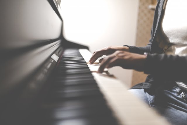 piano-hands