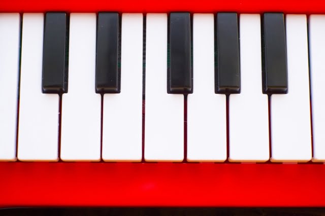 piano-toy