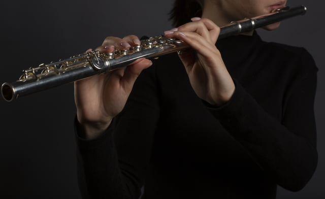 flute-woman